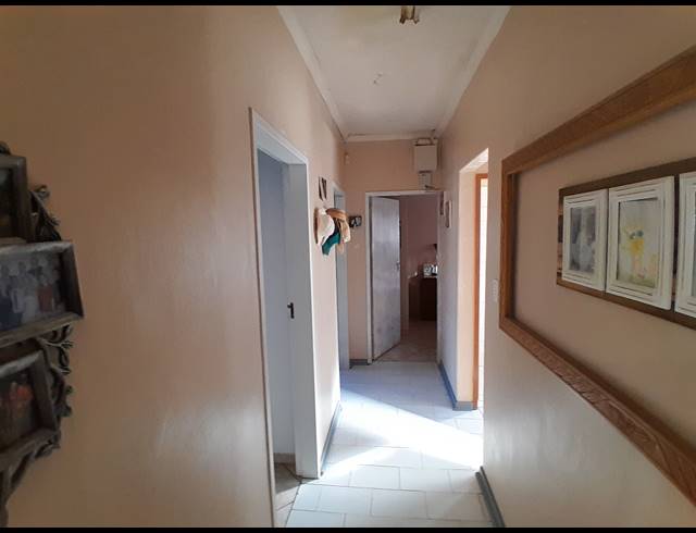8 BEDROOM FREEHOLD FOR SALE IN BO-DORP